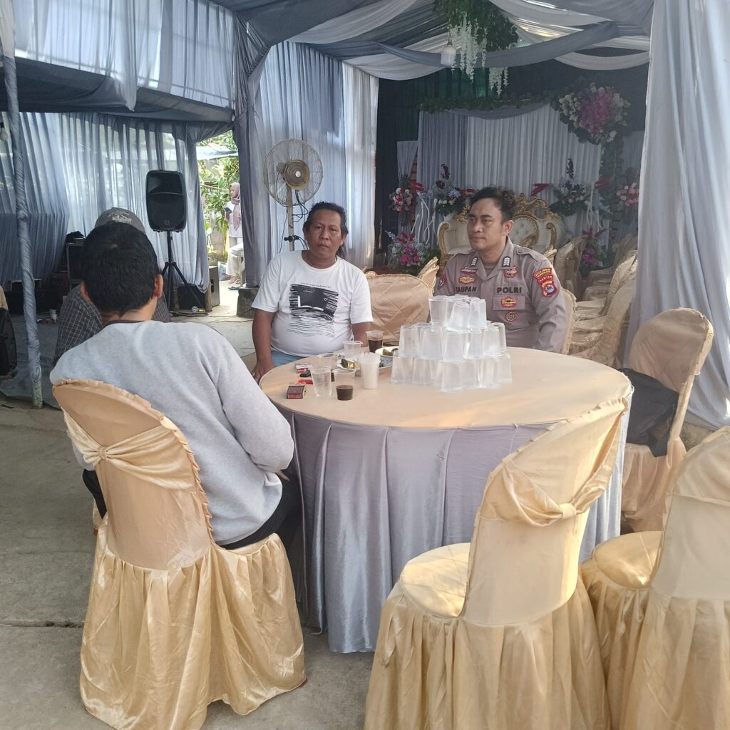 Kanit Binmas Polsek Picung Tingkatkan Kewaspadaan Warga Selama Hajatan 1 WhatsApp Image 2024 07 27 at 22.08.09