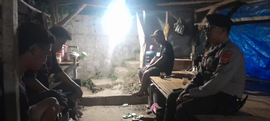 Cegah Kenakalan Remaja, Polsek Picung Tingkatkan Patroli Malam 5 WhatsApp Image 2024 07 27 at 22.10.26