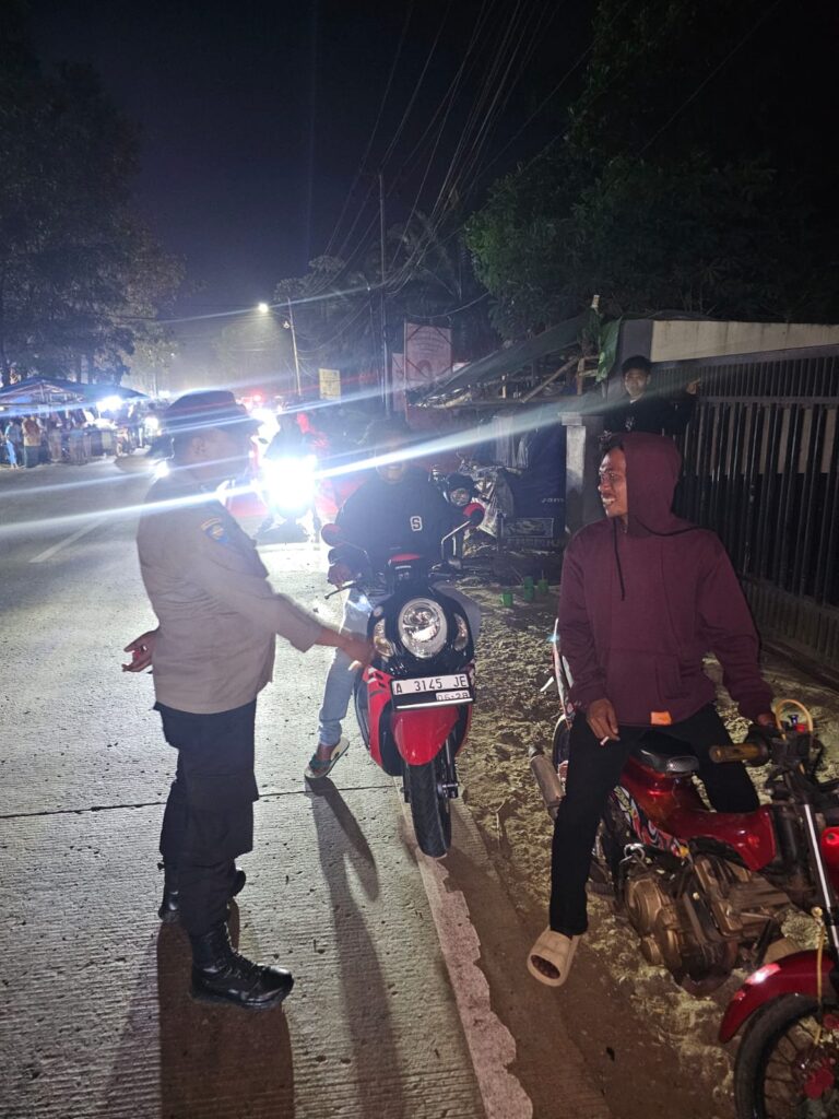 Polsek Picung Gelar Patroli Malam Ciptakan Kamtibmas Kondusif 9 WhatsApp Image 2024 07 27 at 23.07.55