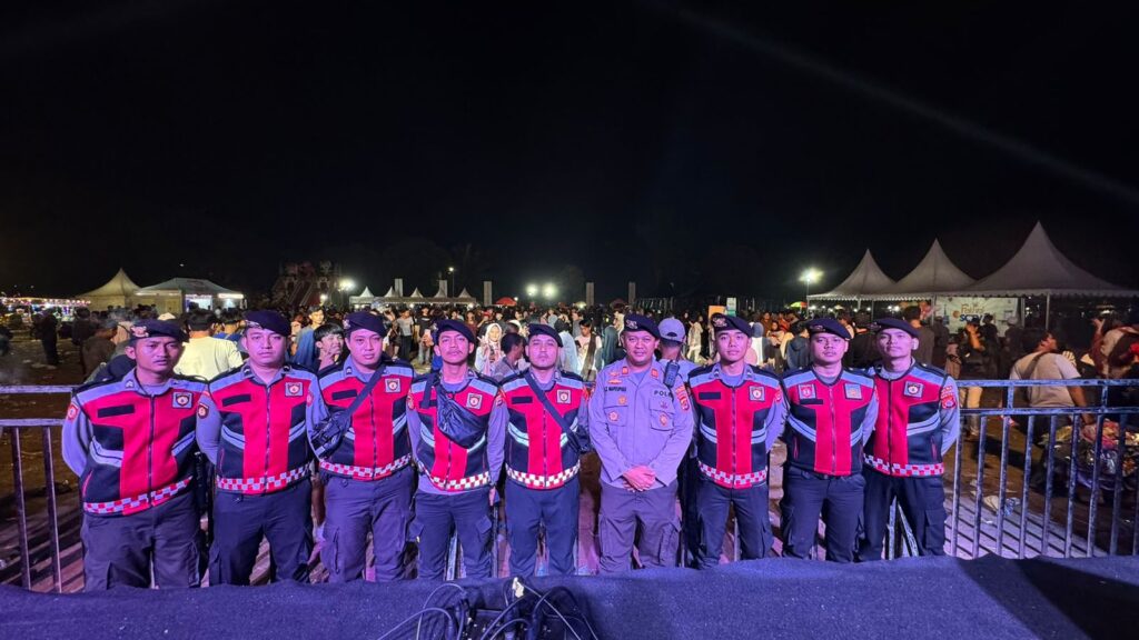 Sat Samapta Polres Pandeglang Berikan Pengamanan Pentas Festival SCTV KE-34 di Alun-Alun Pandeglang 10 WhatsApp Image 2024 07 28 at 01.33.42