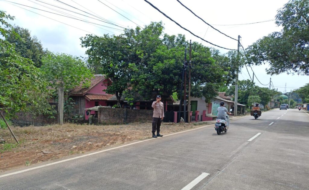 Polsek Bojong Polres Pandeglang Menggelar Pengaturan Lalu Lintas di Wilayah Hukum Polsek Bojong 6 WhatsApp Image 2024 07 28 at 17.36.12