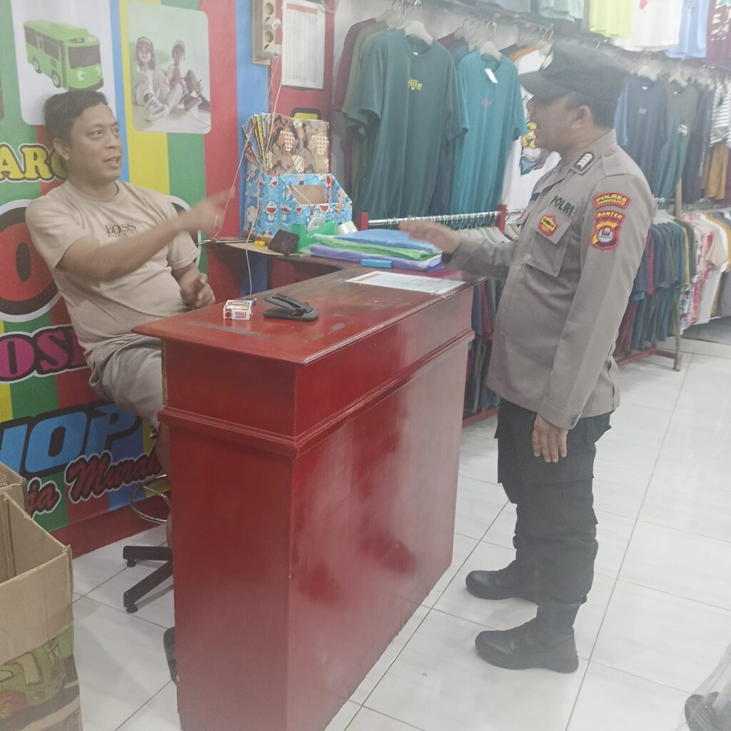 Polsek Picung Gencar Laksanakan Patroli Dialogis Untuk Menjaga Keamanan dan Ketertiban 9 WhatsApp Image 2024 07 28 at 20.12.47
