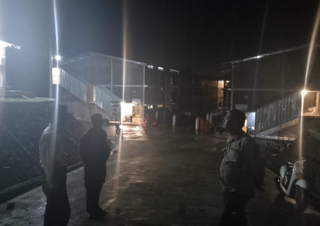 Laksanakan Patroli Dialogis, Anggota Piket Polsek Angsana Polres Pandeglang Sambangi Masyarakat Desa Sumurlaban 6 WhatsApp Image 2024 07 28 at 21.16.28