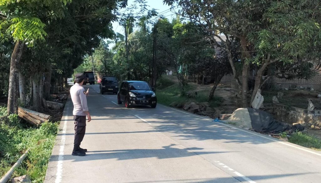 Anggota Piket Polsek Angsana Polres Pandeglang Laksanakan Strongpoint Sore 9 WhatsApp Image 2024 07 28 at 21.17.11