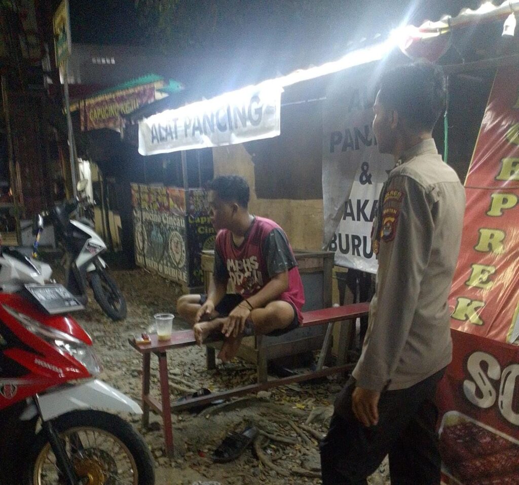 Cegah Kriminalitas, Anggota Polsek Angsana Polres Pandeglang Laksanakan Patroli Dialogis di Desa Cikayas 1 WhatsApp Image 2024 07 28 at 21.17.32