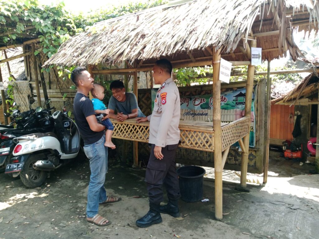 Bhabinkamtibmas Polsek Cikedal Menggelar DDS di Desa Binaan 6 WhatsApp Image 2024 07 28 at 22.24.47