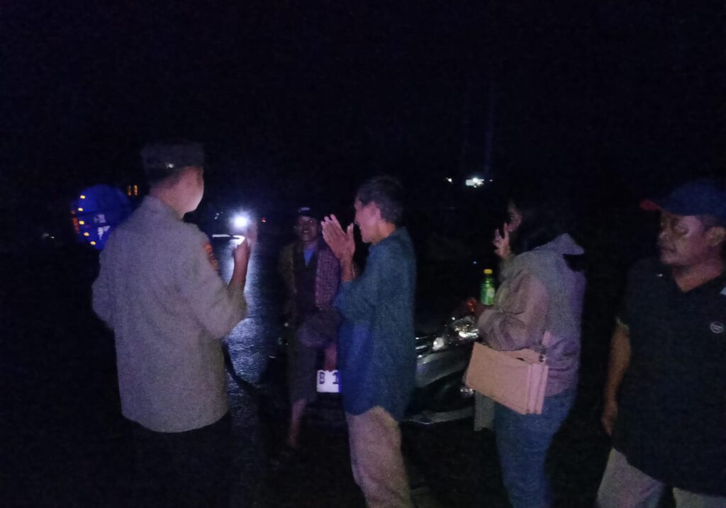 Polsek Bojong Polres Pandeglang Menggelar Patroli Malam Guna Antisipasi Tindak Kriminal 3C 2 WhatsApp Image 2024 07 29 at 06.46.51