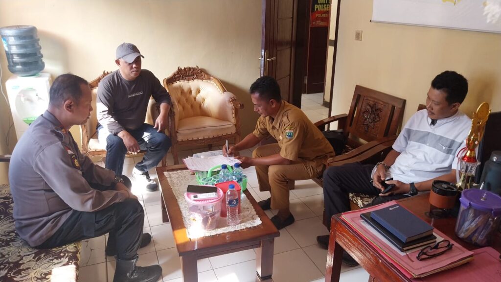 Polsek Sumur dan SMAN 16 Pandeglang Jalin Kemitraan, Wujudkan Lingkungan Sekolah yang Aman dan Kondusif 10 WhatsApp Image 2024 07 29 at 10.47.28