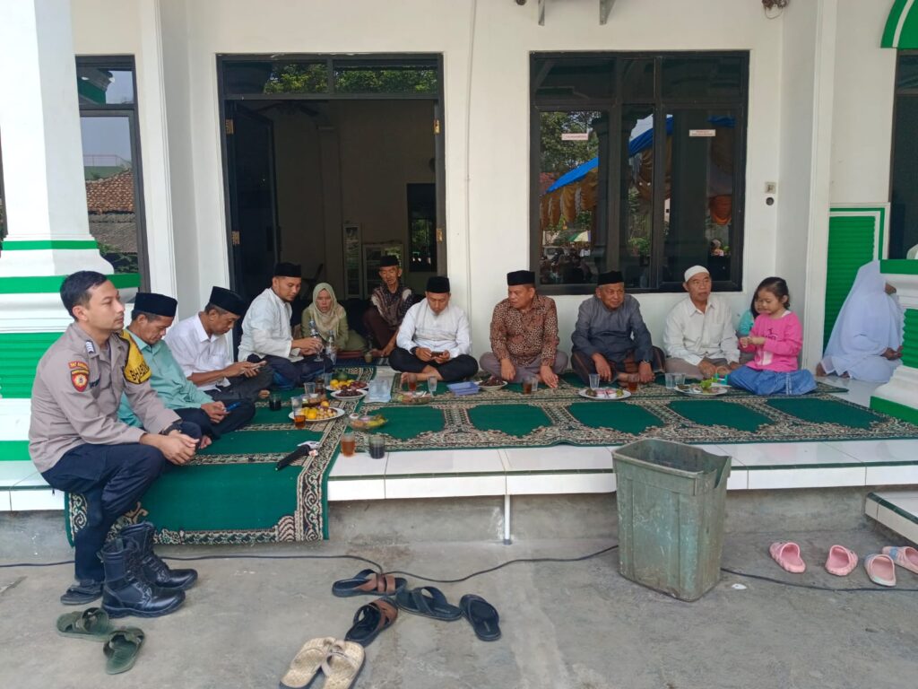 Jalin Silaturahmi, Polsek Menes Pandeglang Sambangi Tokoh Agama 3 WhatsApp Image 2024 07 29 at 13.12.15