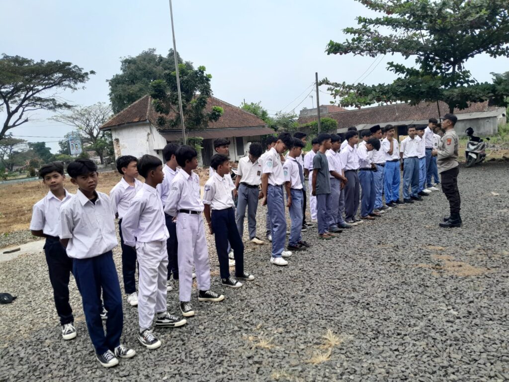 Ada Anak Sekolah Nongkrong, Polsek Menes Berikan Himbauan 1 WhatsApp Image 2024 07 29 at 13.32.39