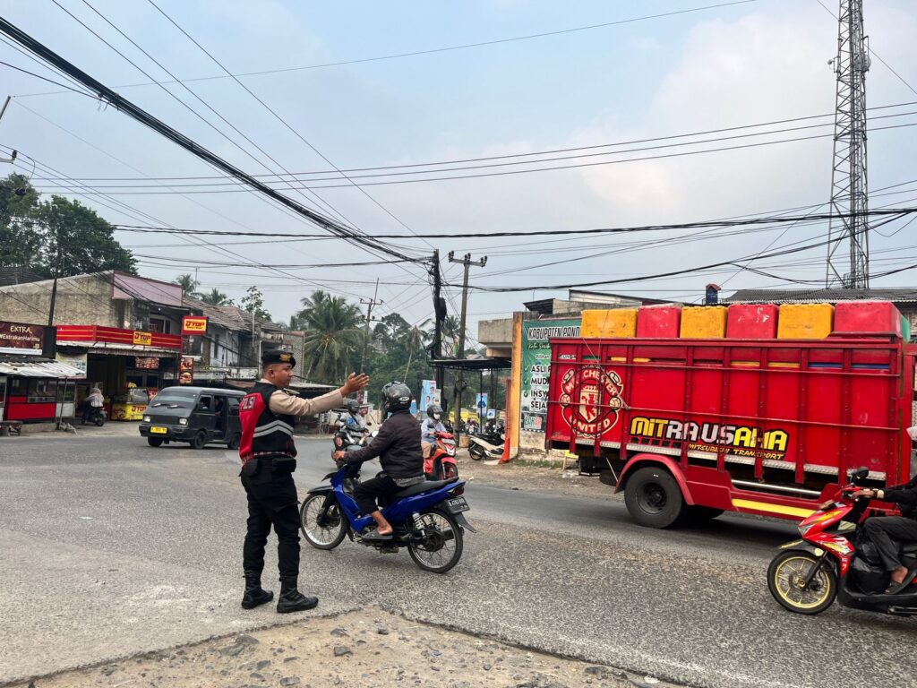 Sat Samapta Polres Pandeglang Gelar Kegiatan Gatur Lalin di Pertigaan Mengger 5 WhatsApp Image 2024 07 29 at 16.24.34