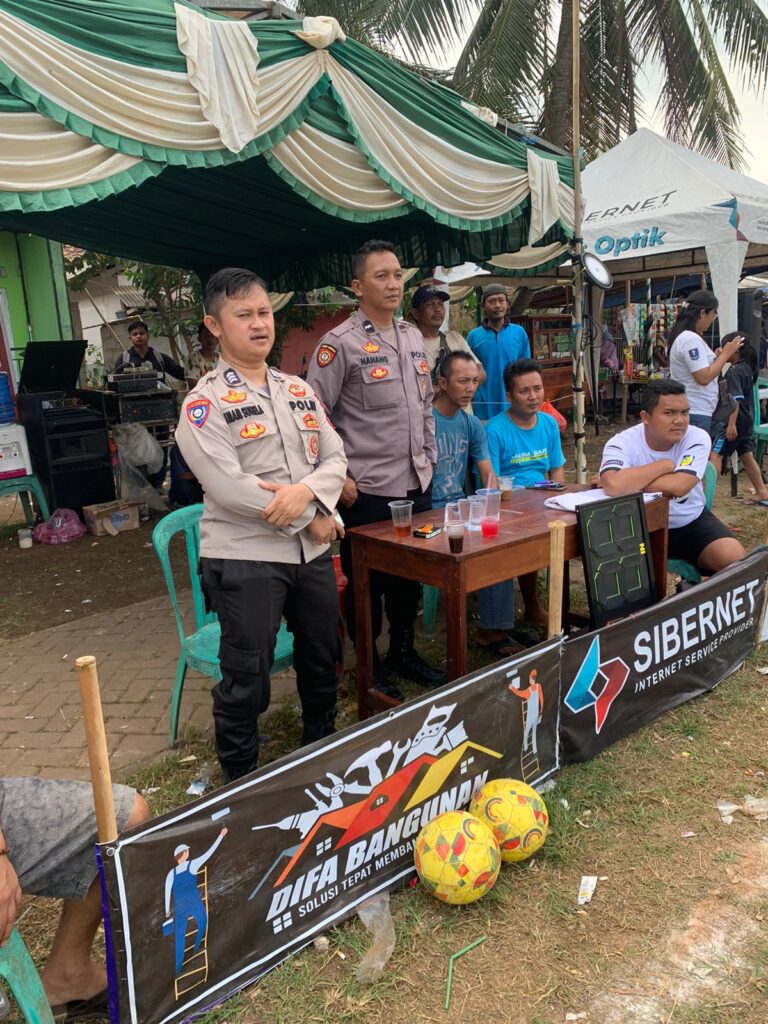Polsek Panimbang Melaksanakan Pengamanan Pertandingan Sepak Bola antar RW 9 WhatsApp Image 2024 07 29 at 18.08.35