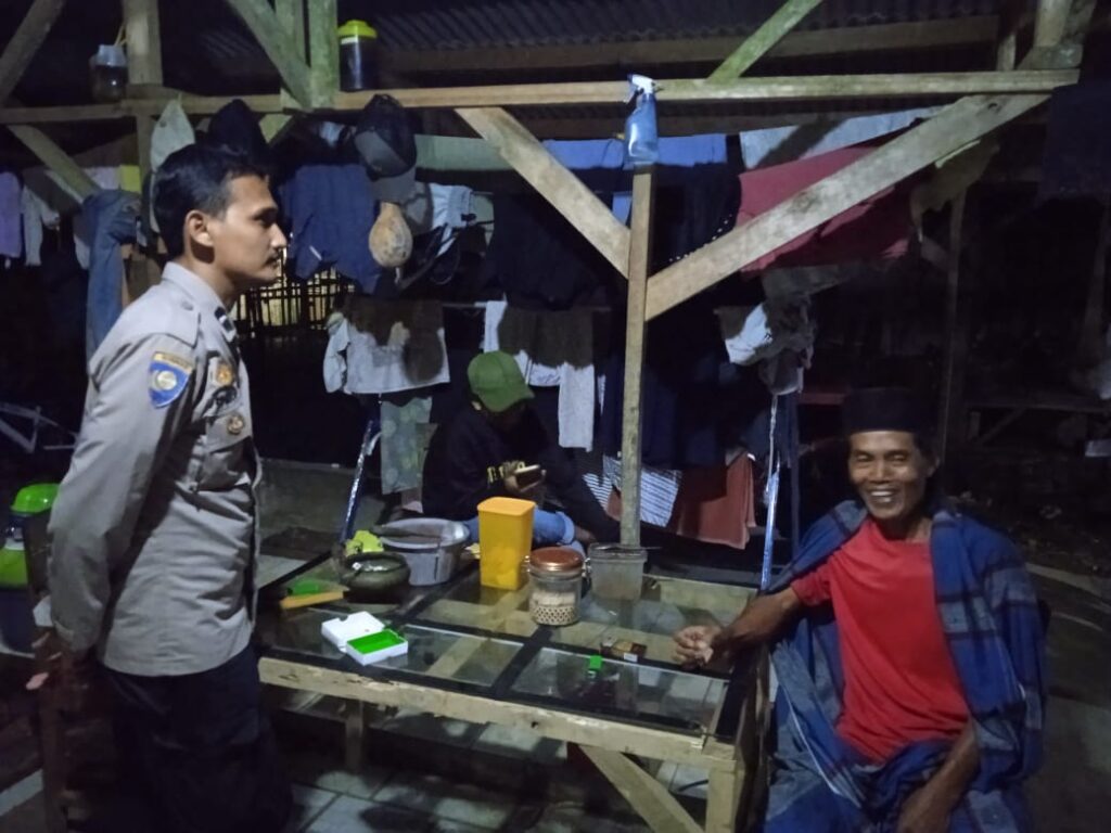 Ciptakan Kondusifitas Wilayah Polsek Jiput Gelar Patroli Dialogis 5 WhatsApp Image 2024 07 29 at 21.11.23