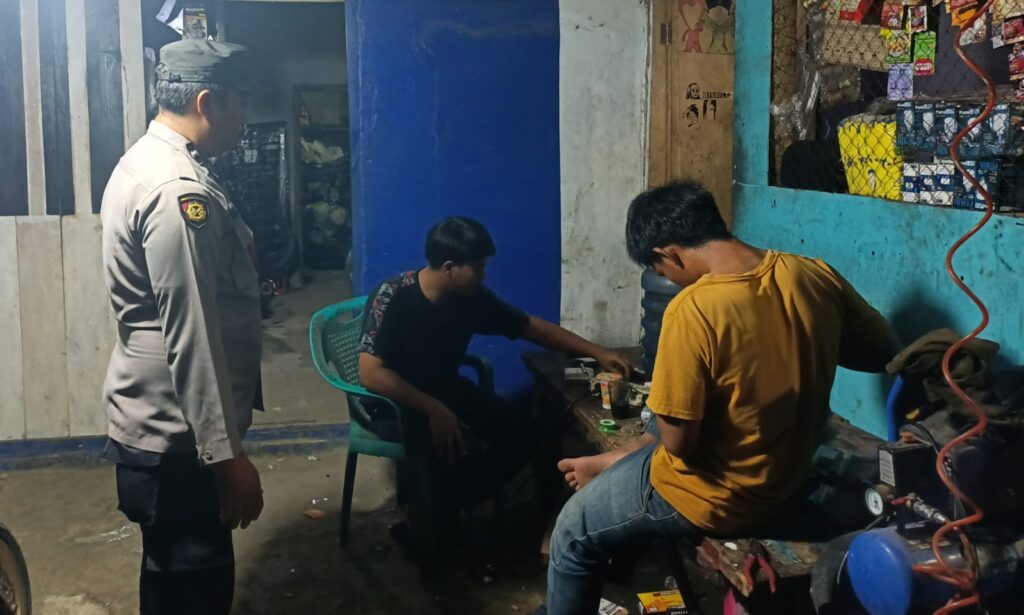 Polsek Bojong Polres Pandeglang Gelar Patroli Dialogis di Desa Binaan 9 WhatsApp Image 2024 07 30 at 08.39.17