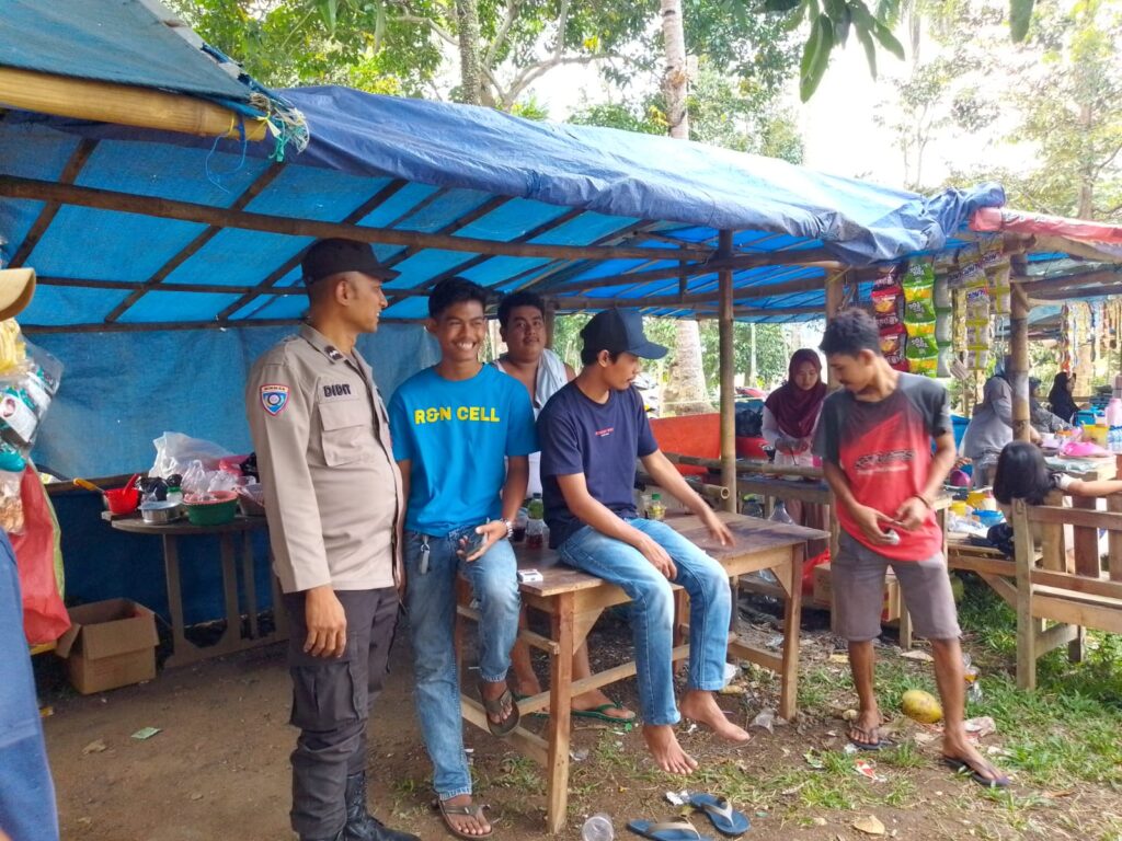 Polsek Menes Sambangi Warga, Ini Pesan Yang Disampaikan 10 WhatsApp Image 2024 07 30 at 13.39.26