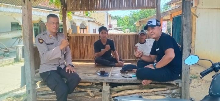 Kapolsek Angsana AKP Eman Rahman Sambangi Masyarakat Desa Cikayas 4 WhatsApp Image 2024 07 30 at 21.23.52