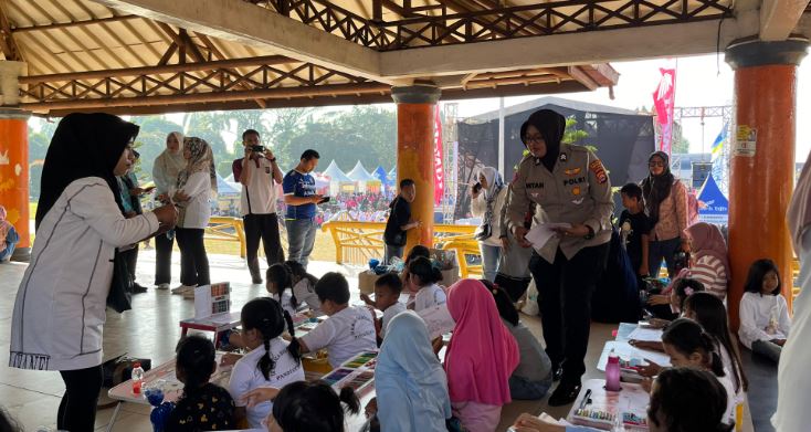 Polres Pandeglang Semarakkan Hari Bhayangkara ke-78 dengan Lomba Menggambar Kreatif untuk Anak TK 4 gambar