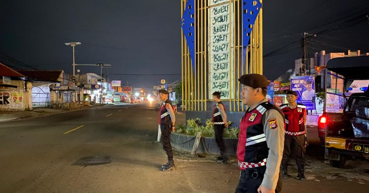 Sat Samapta Polres Pandeglang Gelar Patroli di Cigadung untuk Keamanan dan Ketertiban 8 sm