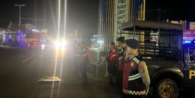 Sat Samapta Polres Pandeglang Melaksanakan Kegiatan Strong Point Malam untuk Memberikan Pelayanan Prima 2 sp 1