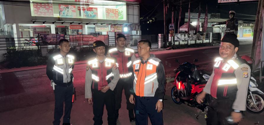 Ciptakan Kelancaran Arus Lalu Lintas, Sat Samapta Polres Pandeglang Gelar Pengaturan Malam Hari 6 sp