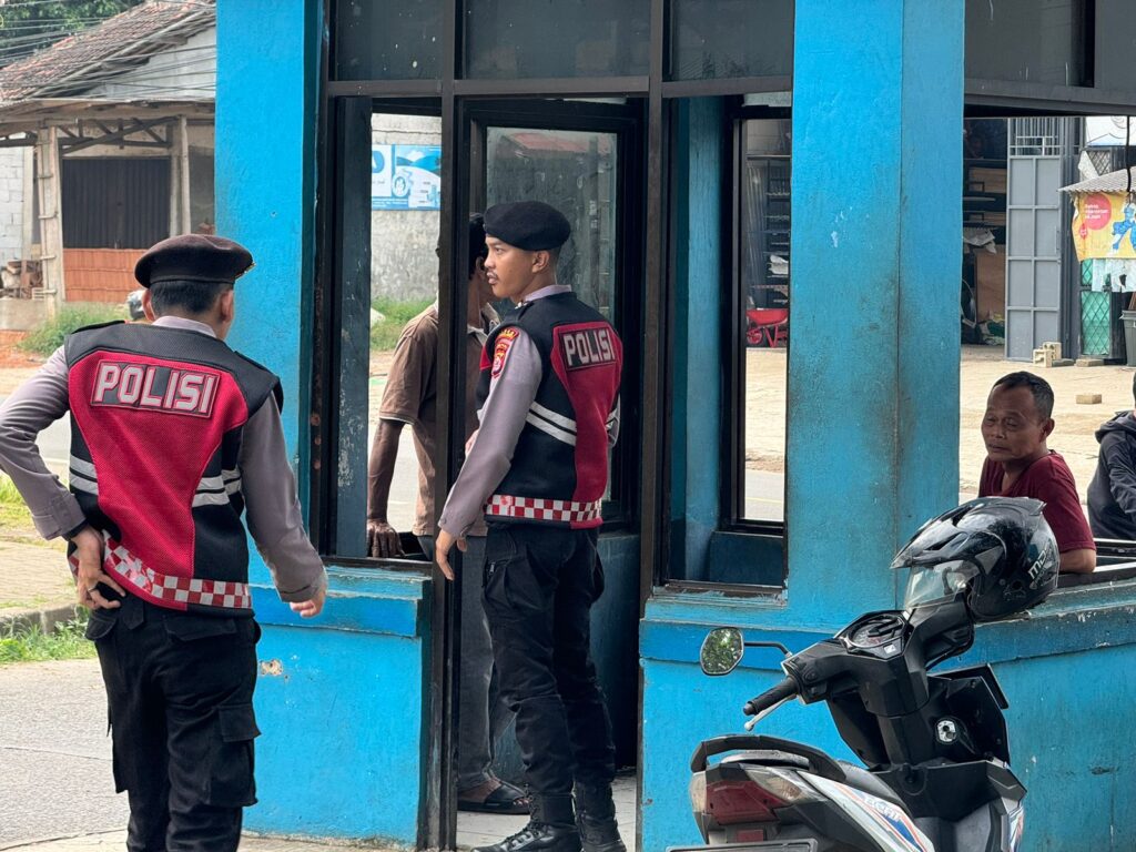 Cegah Aksi Premanisme yang Meresahkan Penumpang di Terminal Kadubanen, Sat Samapta Polres Pandeglang Lakukan Patroli Dialogis 8 IMG 20240805 WA0028