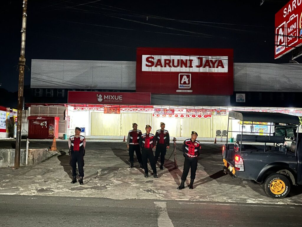 Kasat Samapta Polres Pandeglang Pimpin Patroli Malam di Saruni Jaya untuk Cegah Aksi Kriminalitas 1 IMG 20240808 WA0025