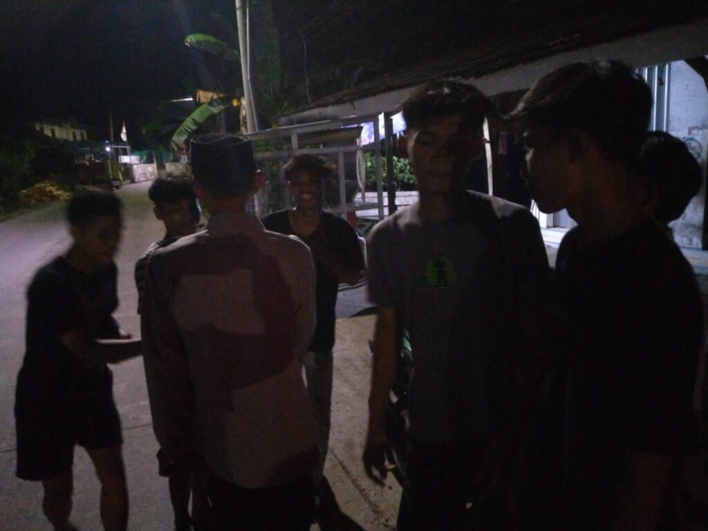 Patroli Dialogis, Bhabinkamtibmas Polsek Angsana Polres Pandeglang Berikan Pesan Kamtibmas Kepada Pemuda 10 IMG 20240808 WA0047