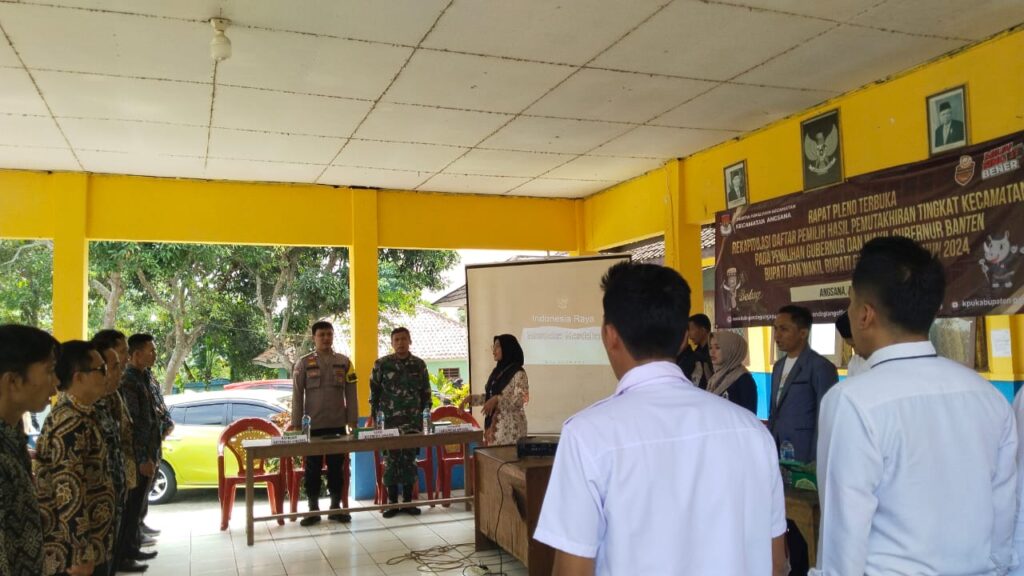 Bhabinkamtibmas Polsek Angsana Hadiri Kegiatan Rapat Pleno Hasil Pemutakhiran Data Pemilih Pada Pilkada Serentak Tingkat Kecamatan Angsana 9 IMG 20240808 WA0048