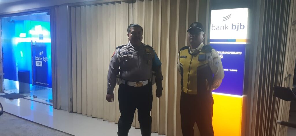 Tingkatkan Keamanan, Polsek Picung Gelar Patroli Dialogis di Bank BJB 3 IMG 20240808 WA0055