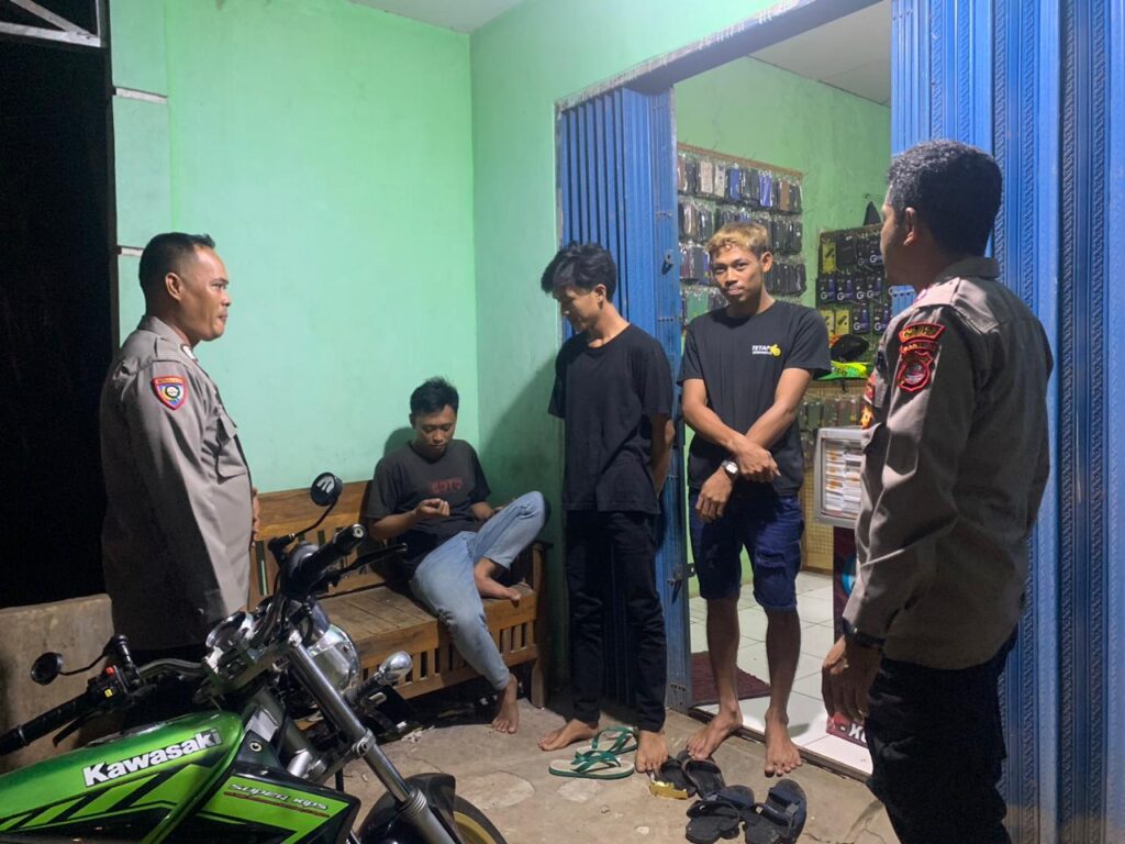 Polsek Cigeulis Lakukan Patroli Dialogis antisipasi C3 dan gangguan kamtibmas 9 IMG 20240811 WA0012