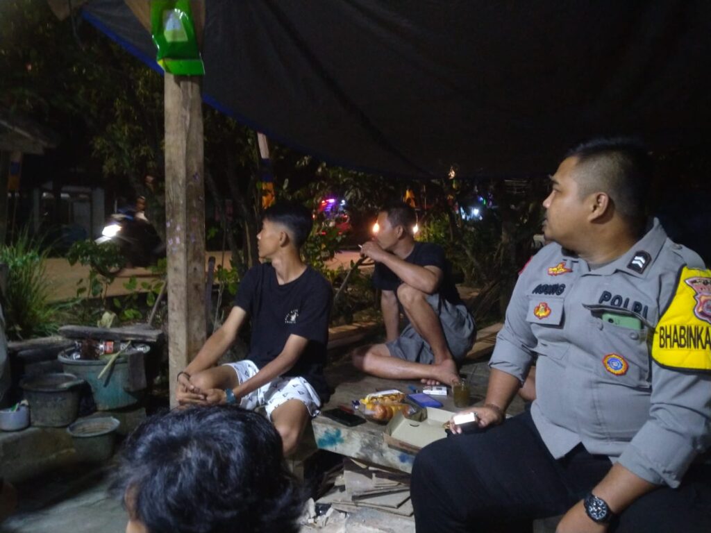 Sambang Door to Door, Upaya Bhabinkamtibmas Polsek Angsana Polres Pandeglang Dekatkan Diri dengan Masyarakat 2 IMG 20240811 WA0019