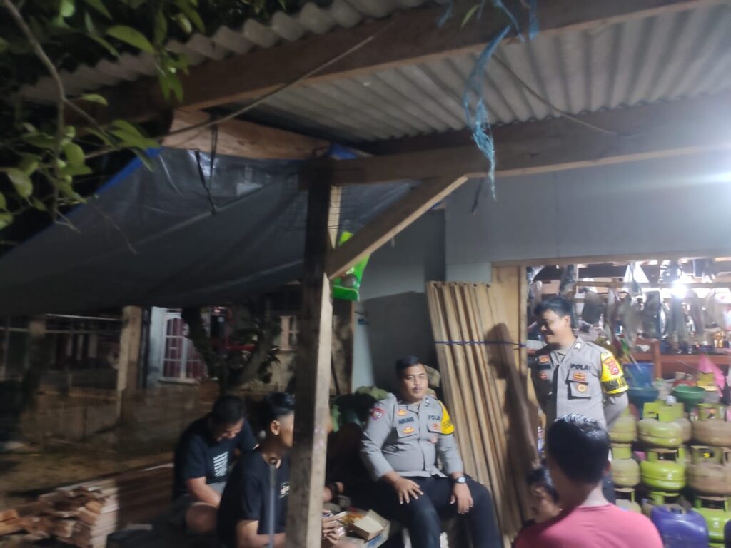 Penuh Keakraban, Anggota Piket Polsek Angsana Polres Pandeglang Sapa Warga Saat Patroli 10 IMG 20240811 WA0021