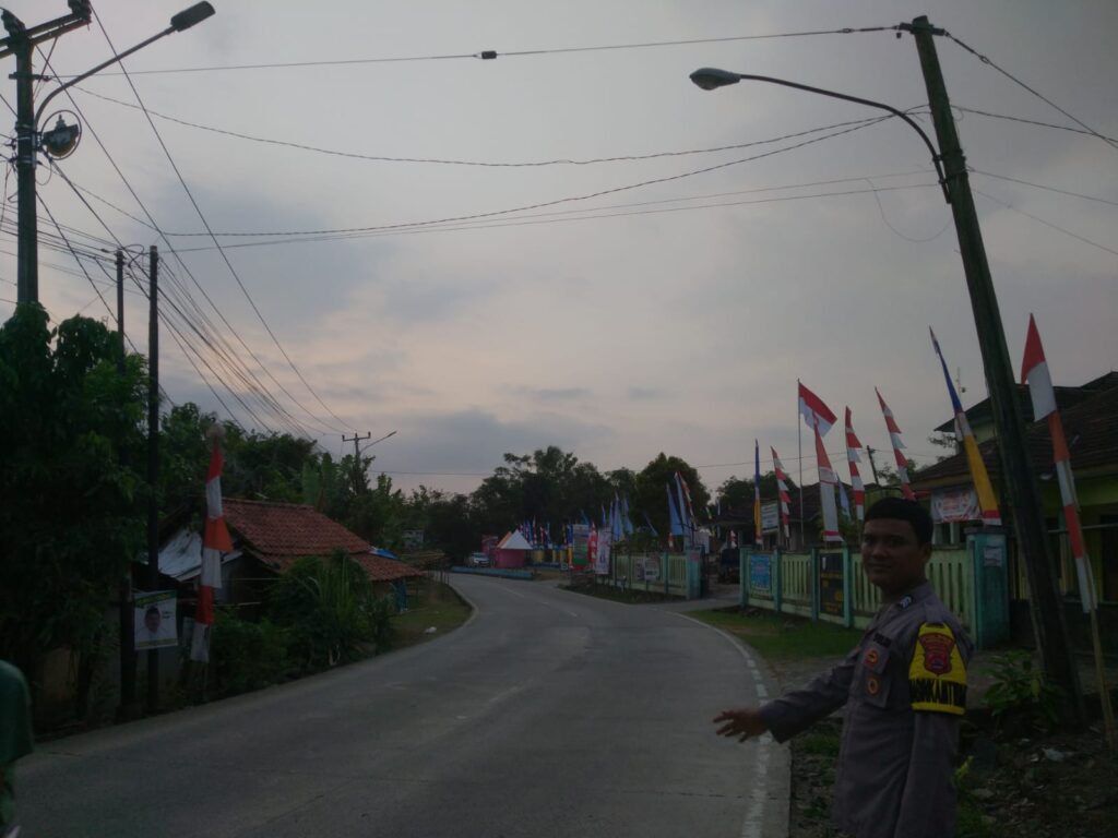 Berikan Pelayanan kepada Masyarakat, Anggota Piket Polsek Angsana Polres Pandeglang Laksanakan Strongpoint Sore 6 IMG 20240811 WA0025