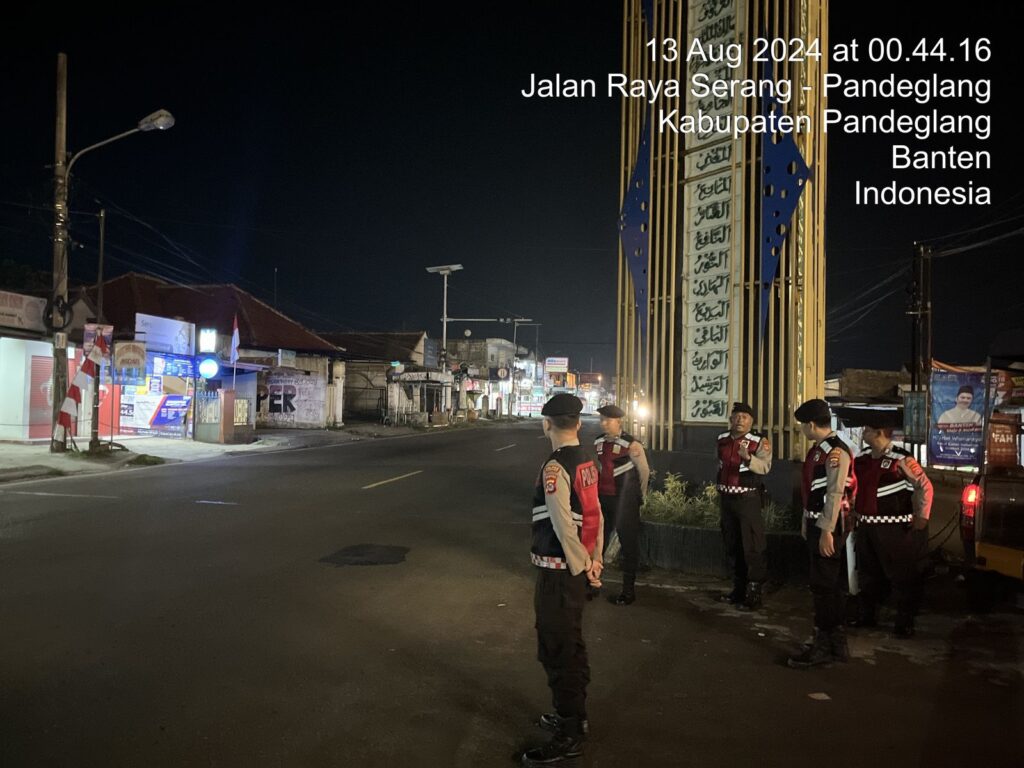 Sat Samapta Polres Pandeglang Gelar Strong Point Malam di Persimpangan Cigadung 4 IMG 20240813 WA0035
