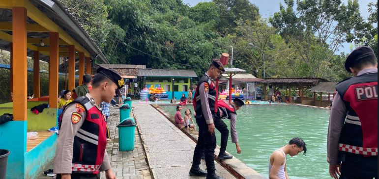 Sat Samapta Polres Pandeglang Gelar Patroli di Pemandian Cisolong 4 PW