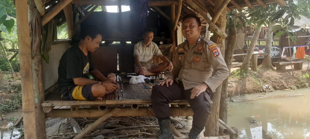 Tingkatkan Patroli Dialogis Bersama Warga Upaya Polsek Picung dalam Menjaga Harkamtibmas 8 WhatsApp Image 2024 07 31 at 18.13.39