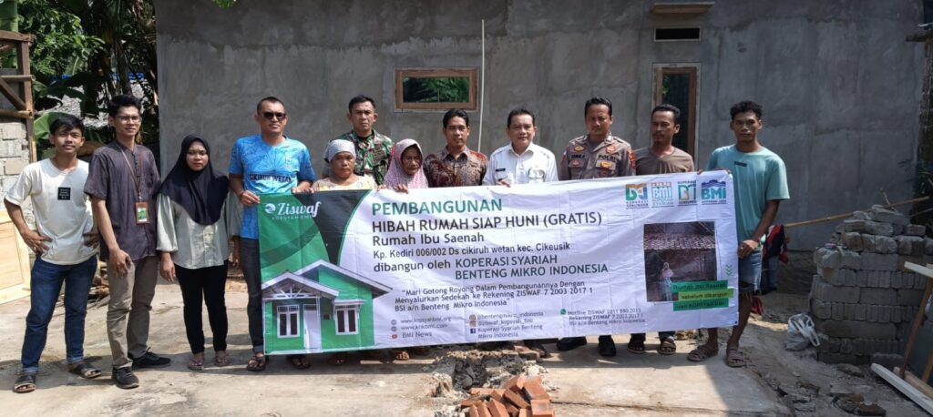 Bhabinkamtibmas Polsek Cikeusik Hadiri Peletakan Batu Pertama Bedah Rumah dari Koperasi BPN 4 WhatsApp Image 2024 07 31 at 18.52.18