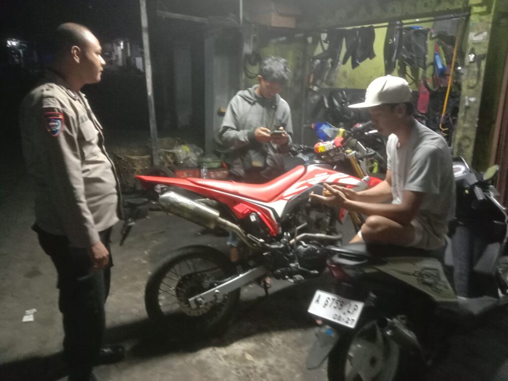 Polsek Mandalawangi Laksanakan Patroli dan Sambang Upaya Cegah 3C 7 WhatsApp Image 2024 07 31 at 20.17.03