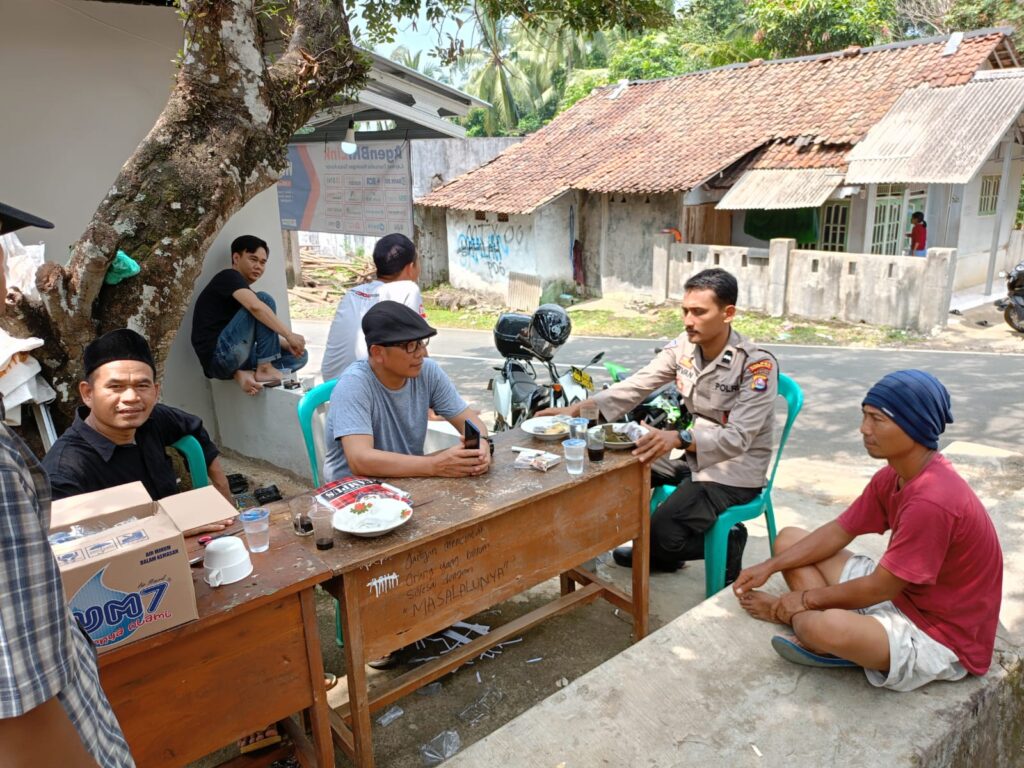 Ciptakan Situasi Kondusif, Polsek Jiput Ajak Warga Jaga Kamtibmas 3 WhatsApp Image 2024 07 31 at 21.44.12