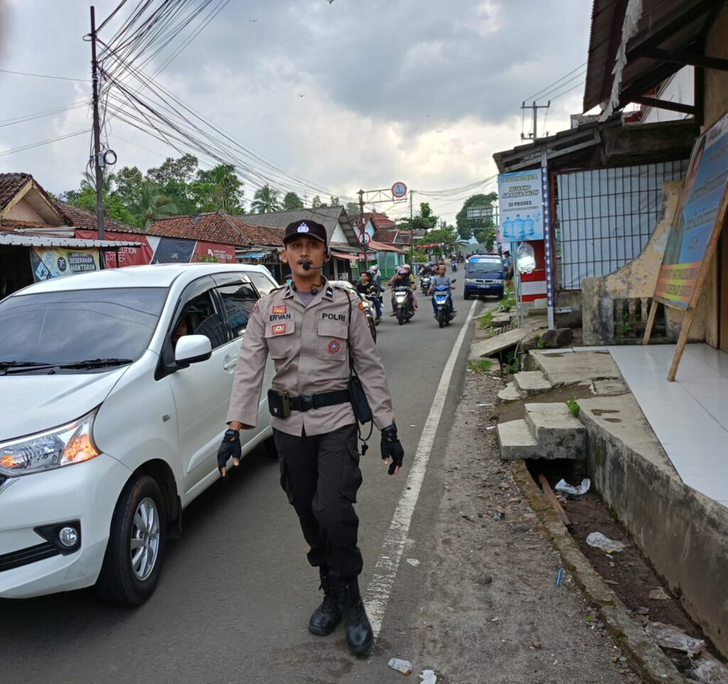 Antisipasi Gangguan Kamtibmas, Personil Polsek Jiput Laksanakan Patroli 5 WhatsApp Image 2024 07 31 at 21.44.58