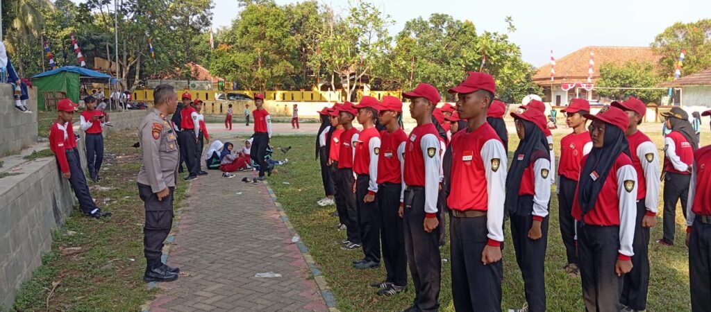 Kapolsek Carita Beri Pengarahan dan Pembinaan kepada Pelajar Paskibra 5 WhatsApp Image 2024 08 01 at 07.09.37