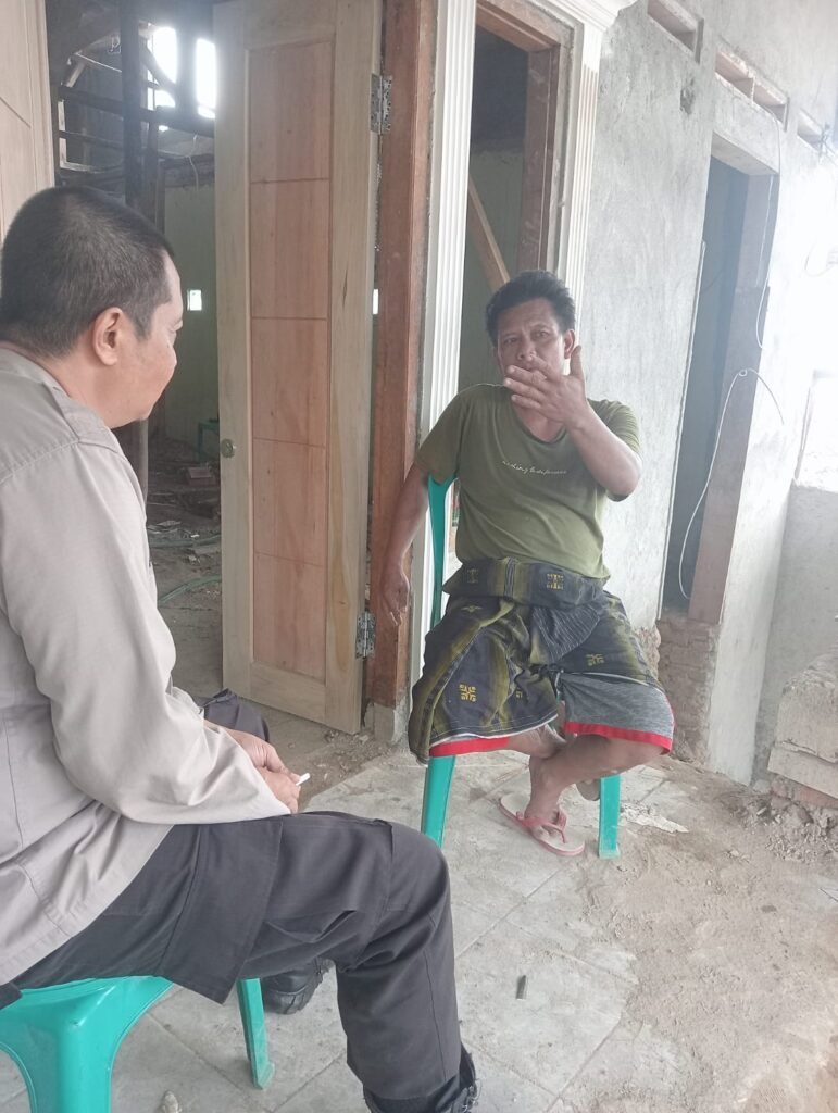 Bhabinkamtibmas Polsek Cadasari Desa Kadu Engang, Aiptu Hasbi, Laksanakan Sambang ke Warga 10 WhatsApp Image 2024 08 01 at 08.31.40
