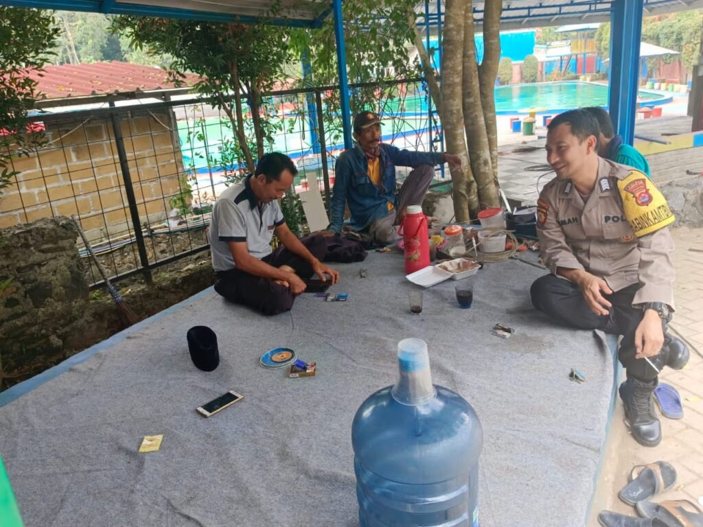 Jalin Silaturahmi, Polsek Menes Sambangi Tokoh Masyarakat di Desa Cilabanbulan 9 WhatsApp Image 2024 08 01 at 16.12.42