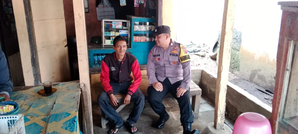 Bhabinkamtibmas Polsek Picung Sambangi Warga Cililitan Berikan Himbauan Kamtibmas 7 WhatsApp Image 2024 08 01 at 20.24.36