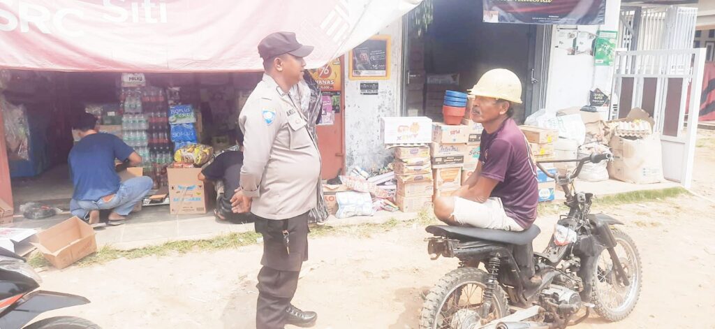 Polsek Picung Gelar Strong Point Pengaturan Lalu Lintas Cegah Kemacetan 7 WhatsApp Image 2024 08 01 at 20.25.13