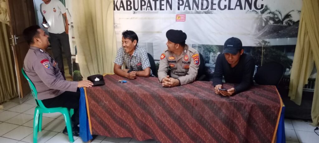 Polsek Picung Laksanakan Pemasangan Baliho Himbauan, Cegah Kebakaran, Tingkatkan Ronda Malam Cegah Tawuran Antar Masyarakat dan Antar Pelajar 1 WhatsApp Image 2024 08 01 at 20.27.39