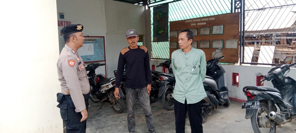 Patroli Dialogis Dengan Perangkat Desa Cililitan, Personil Polsek Picung Sampaikan Kamtibmas 4 WhatsApp Image 2024 08 01 at 20.29.15