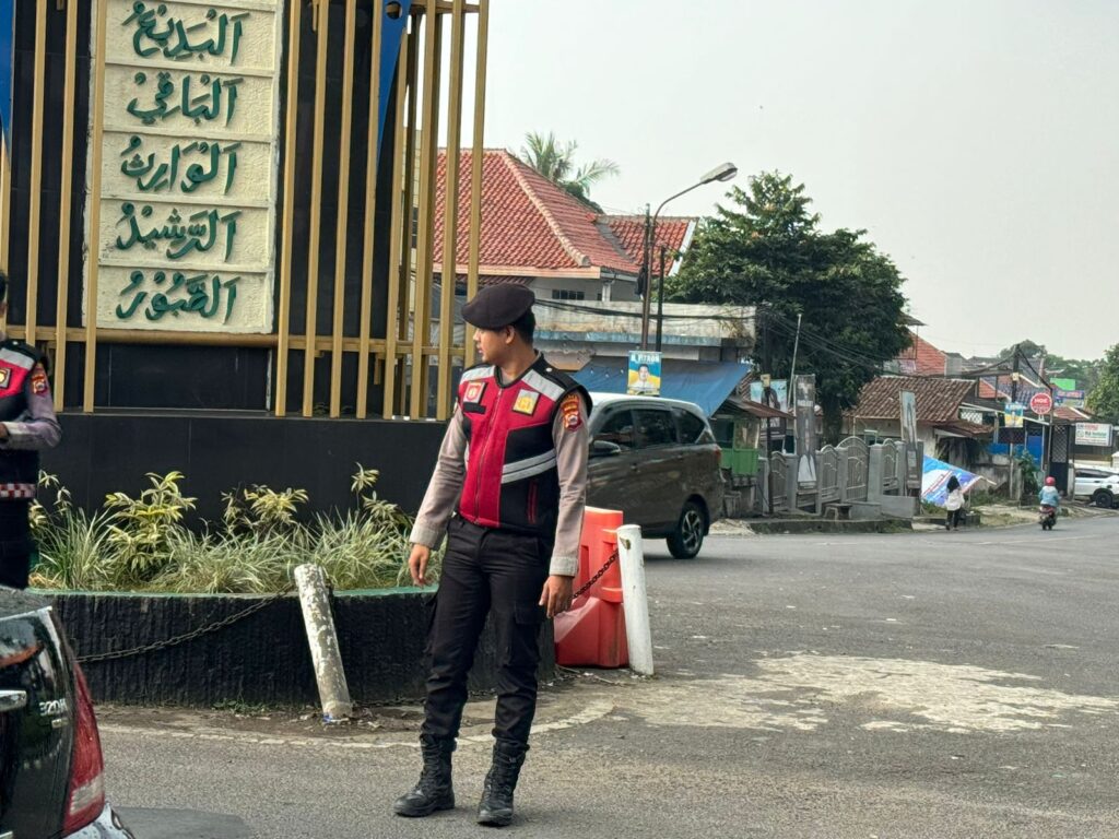 Sat Samapta Polres Pandeglang Gelar Pengaturan Lalu Lintas Akhir Pekan 6 WhatsApp Image 2024 08 02 at 17.08.22