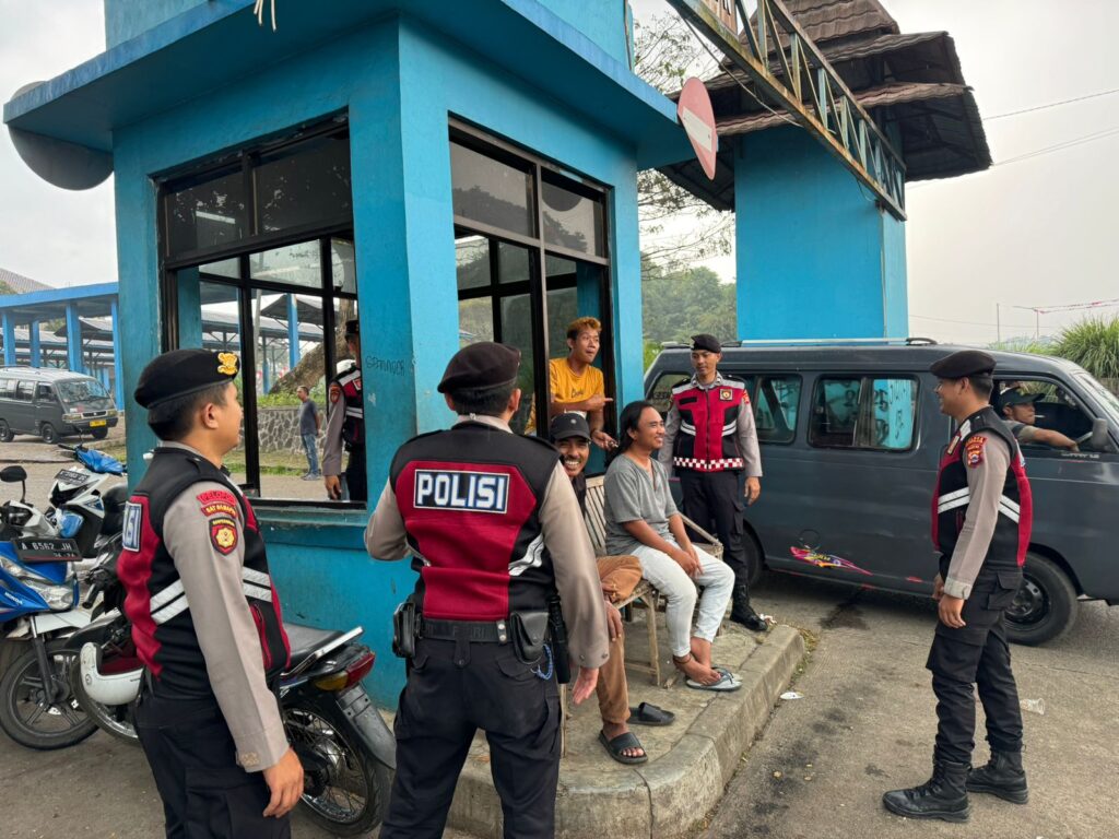 Patroli Dialogis Sat Samapta Polres Pandeglang di Terminal Kadubanen 4 WhatsApp Image 2024 08 02 at 17.08.23 1