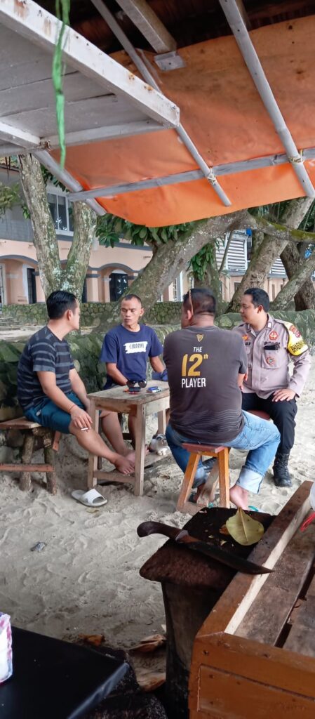 Polsek Carita Lakukan Patroli Dialogis di Pantai Carita 9 WhatsApp Image 2024 08 03 at 06.58.34